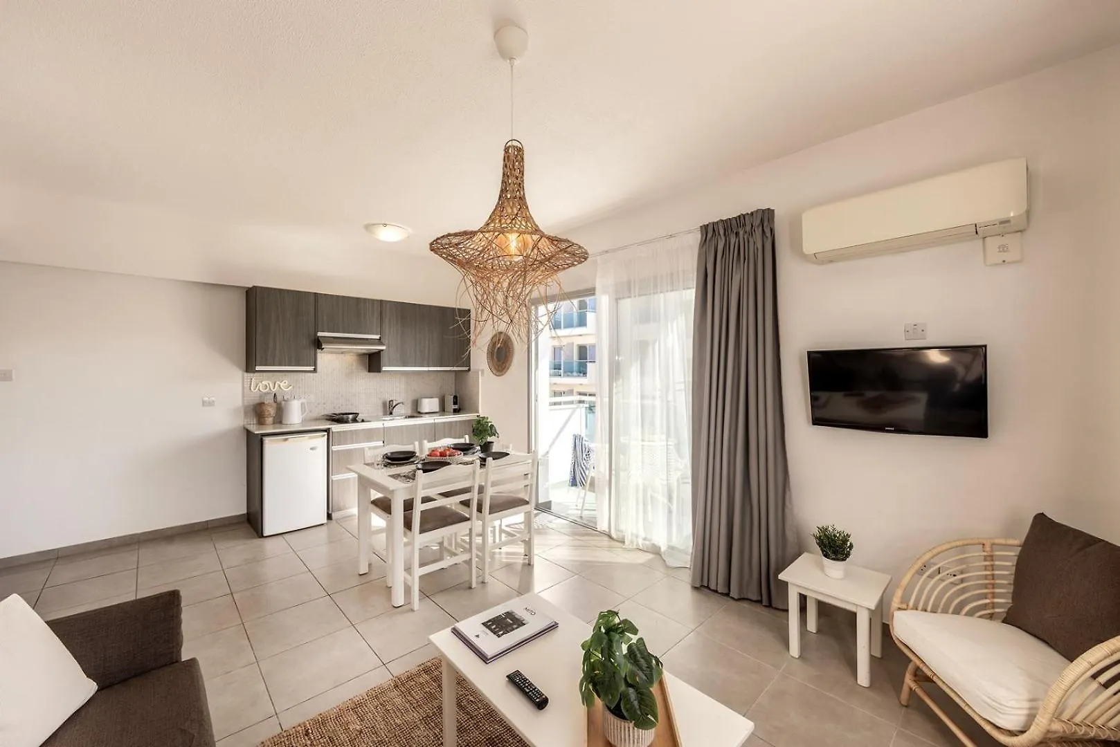 Somantonia Apartments Протарас